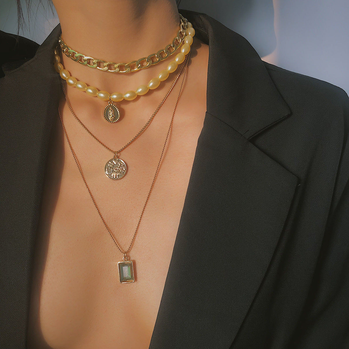 Collier Luxe Doré ISLAB™ – Pendentif Élégance Intense & Style Unique