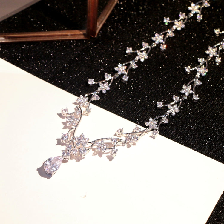 Parure Élégance Cristal ISLAB™ – Collier & Boucles d’Oreilles Luxe Soirée