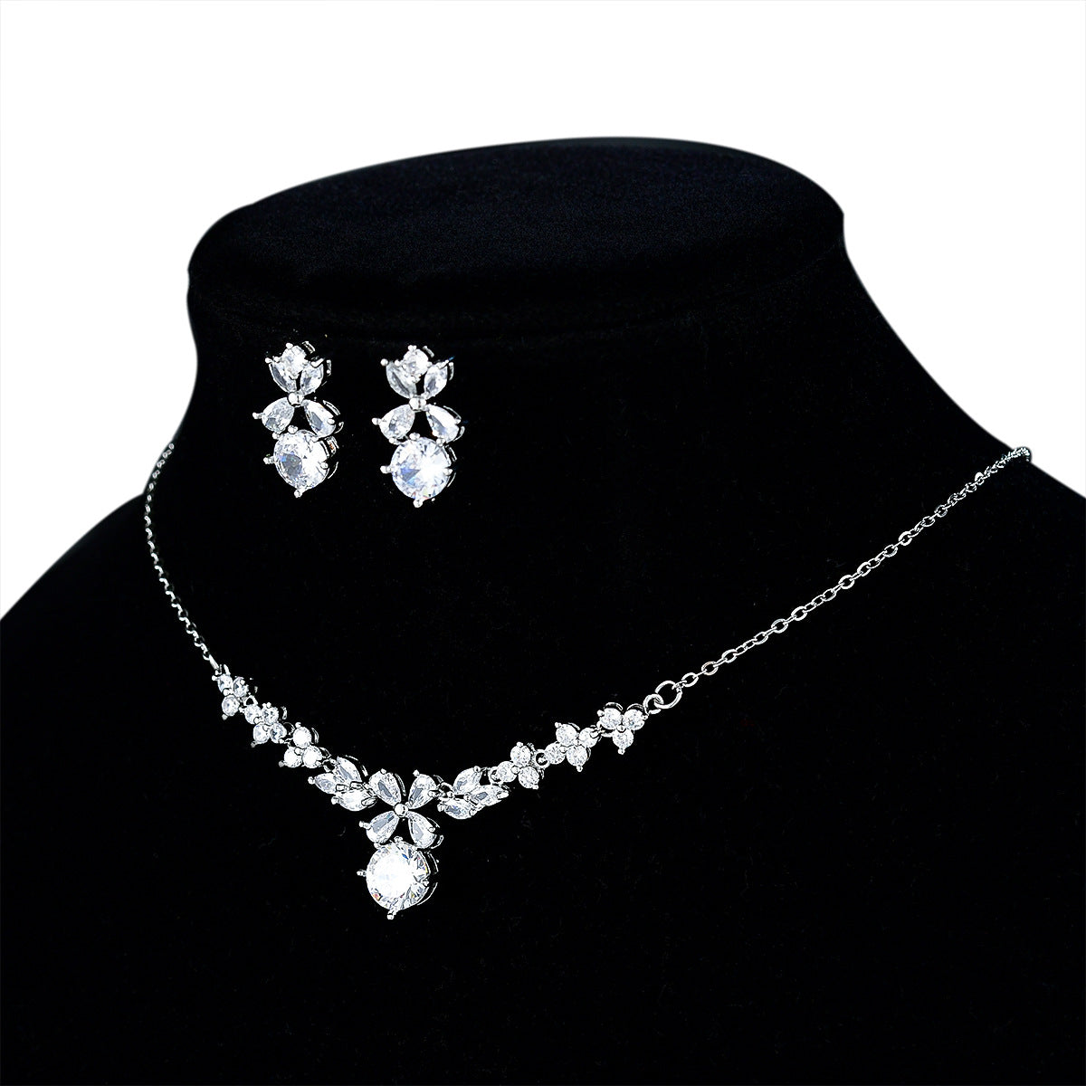 Parure Élégance Blanche ISLAB™ – Collier & Boucles d’Oreilles Luxe