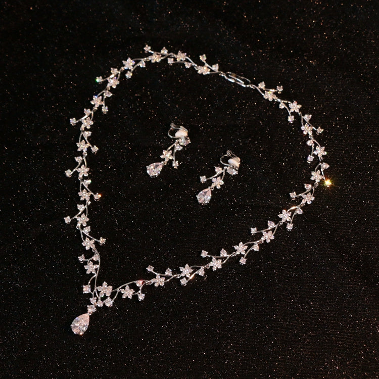 Parure Élégance Cristal ISLAB™ – Collier & Boucles d’Oreilles Luxe Soirée